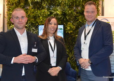 Carlo Bol and Leonard van Vliet of Stabilit brought along polycarbonate sheets in various shapes and sizes. In the picture on the left a three-walled, strong translucent 16mm sheet and on the right a five-walled 16mm sheet. 